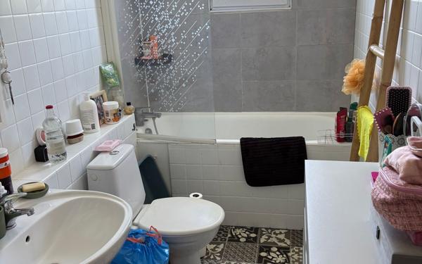 Immeuble à vendre    6 pièces • 127,85 m2 Saintes