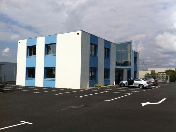 A LOUER EN PLEIN COEUR DE LA ZONE MENDES FRANCE 100m2 BUREAUX AVEC PARKING FACIL D'ACCES
