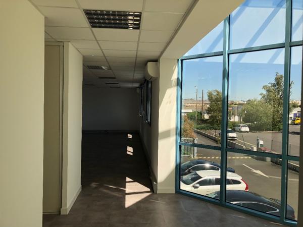 A LOUER EN PLEIN COEUR DE LA ZONE MENDES FRANCE 100m2 BUREAUX AVEC PARKING FACIL D'ACCES