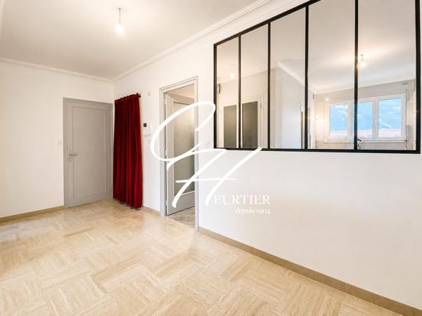 GRENOBLE – 4 PLACE BIR-HAKEIM – SPACIEUX T4 + CUISINE AVEC GARAGE