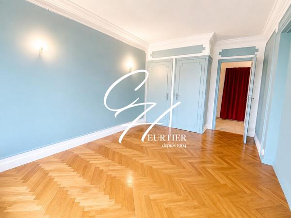 GRENOBLE – 4 PLACE BIR-HAKEIM – SPACIEUX T4 + CUISINE AVEC GARAGE