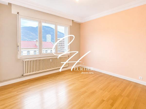 GRENOBLE – 4 PLACE BIR-HAKEIM – SPACIEUX T4 + CUISINE AVEC GARAGE