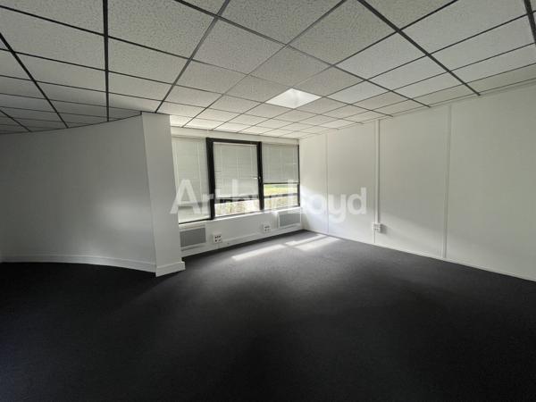 Bureaux à louer à Villeneuve d'Ascq accessibilité optimale et cadre verdoyant