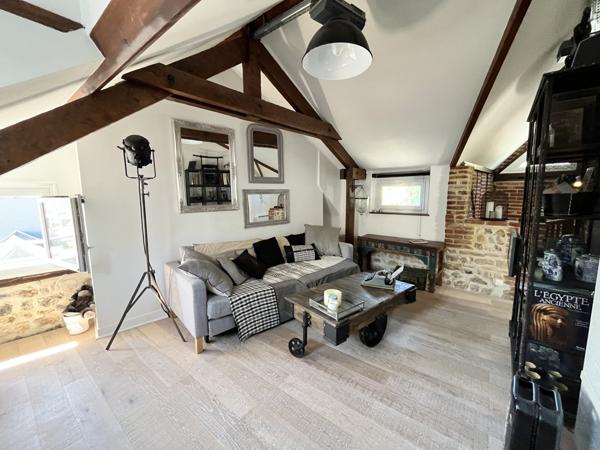 Honfleur (14600) Appartement de charme au cœur de Honfleur - 43 m² - Dernier étage - Vue sur les toits