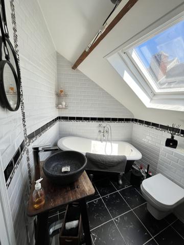 Honfleur (14600) Appartement de charme au cœur de Honfleur - 43 m² - Dernier étage - Vue sur les toits