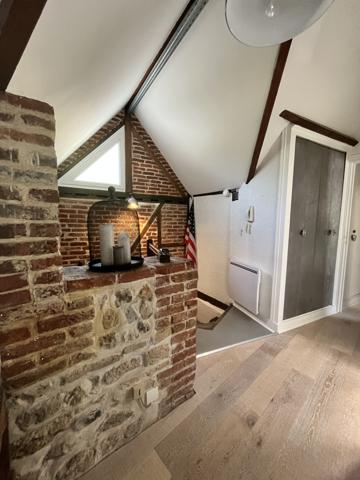 Honfleur (14600) Appartement de charme au cœur de Honfleur - 43 m² - Dernier étage - Vue sur les toits