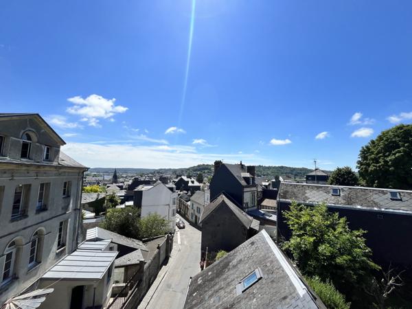Honfleur (14600) Appartement de charme au cœur de Honfleur - 43 m² - Dernier étage - Vue sur les toits