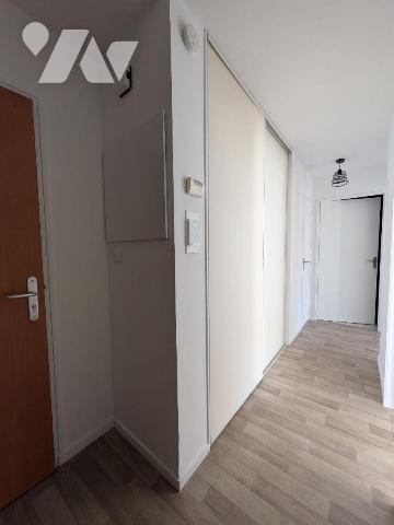 Chartres de Bretagne - dans un secteur clame - à 10 mn à pied du centre-ville - Au rdc d'une ré...