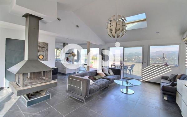 Maison à vendre    4 pièces • 144 m2 Marseille 12