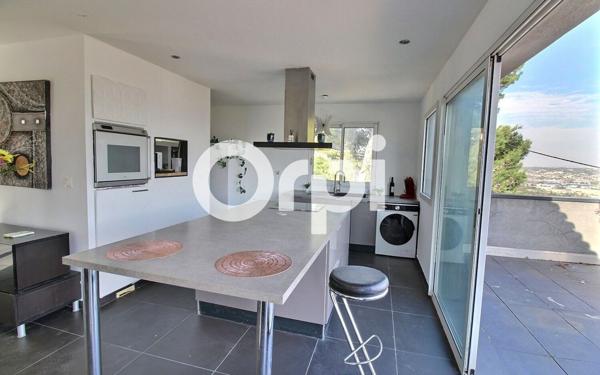 Maison à vendre    4 pièces • 144 m2 Marseille 12