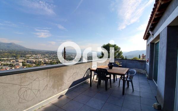 Maison à vendre    4 pièces • 144 m2 Marseille 12