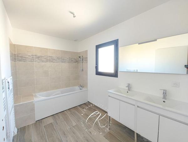 Villa neuve très lumineuse de 157m² 5 chambre et terrain de 3380m² dans résidence sécurisée