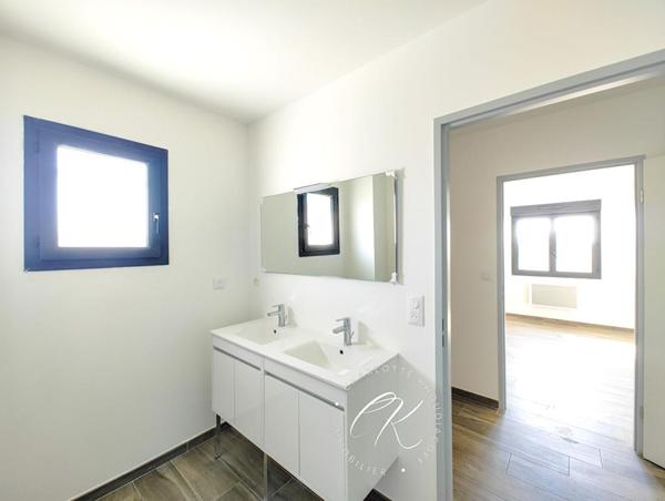 Villa neuve très lumineuse de 157m² 5 chambre et terrain de 3380m² dans résidence sécurisée