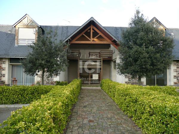 MURS-ERIGNE : Appartement au coeur des dépendances d'un château