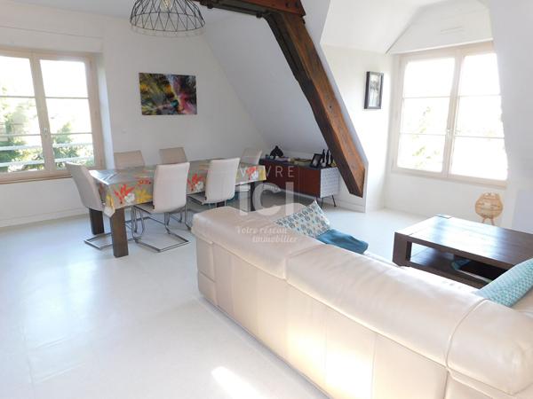 MURS-ERIGNE : Appartement au coeur des dépendances d'un château