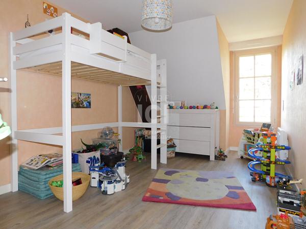 MURS-ERIGNE : Appartement au coeur des dépendances d'un château