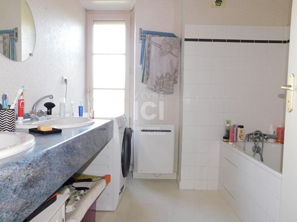 MURS-ERIGNE : Appartement au coeur des dépendances d'un château