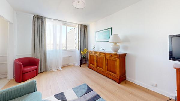 Appartement 2 pièce(s) 52.66 m2 meublé à Paris 14