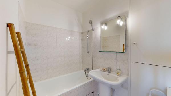 Appartement 2 pièce(s) 52.66 m2 meublé à Paris 14
