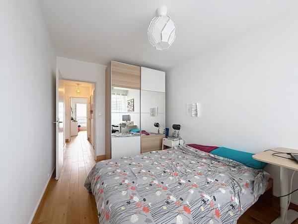 Appartement familial traversant avec garage – Quartier Colombier