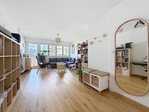 Appartement familial traversant avec garage – Quartier Colombier