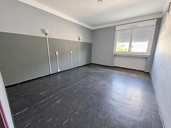 Ensemble immobilier-Libre de toute activités à vendre à Mallemort - Opportunité d'investissement