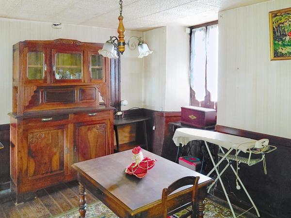 Maison en pierres d'environ 115 m2 sur un terrain d'1 ha