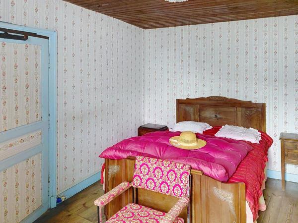 Maison en pierres d'environ 115 m2 sur un terrain d'1 ha