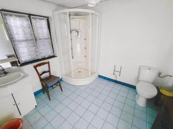 Maison en pierres d'environ 115 m2 sur un terrain d'1 ha