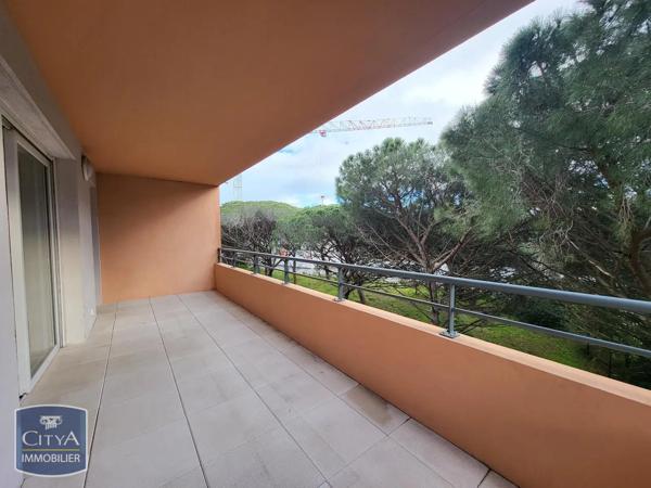 Appartement à louer 4 pièces 75.75m² Fréjus (83600)