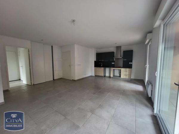 Appartement à louer 4 pièces 75.75m² Fréjus (83600)