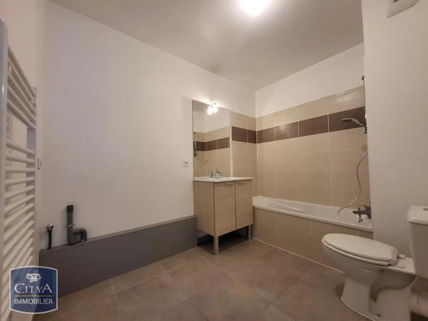 Appartement à louer 4 pièces 75.75m² Fréjus (83600)