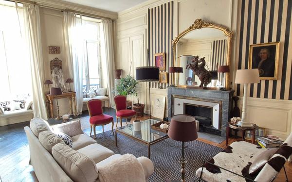 Appartement à vendre    7 pièces • 254,30 m2 Lyon 2