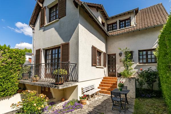 RUEIL-MALMAISON - COUNTRY CLUB - MAISON DE 100 M² - 3 CHAMBRES - TERRAIN 315 - JARDIN - GARAGE 2 PLACES -