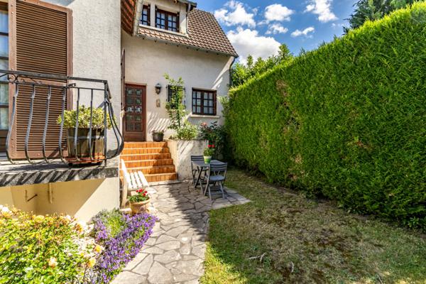 RUEIL-MALMAISON - COUNTRY CLUB - MAISON DE 100 M² - 3 CHAMBRES - TERRAIN 315 - JARDIN - GARAGE 2 PLACES -