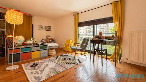 Beau duplex grande terrasse au pied du métro