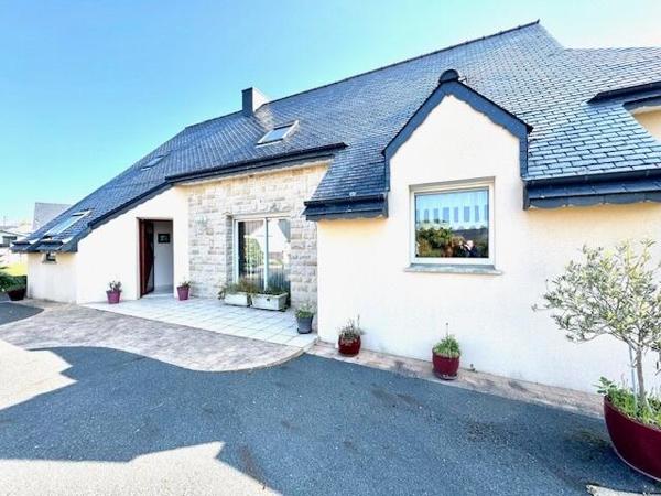 5 mn du centre de Guingamp, Très belle maison 4 chambres de 2011
