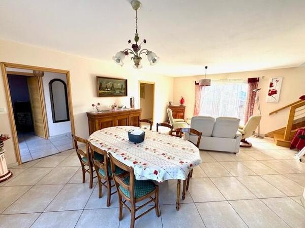 5 mn du centre de Guingamp, Très belle maison 4 chambres de 2011