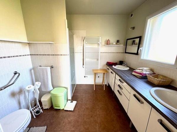 5 mn du centre de Guingamp, Très belle maison 4 chambres de 2011