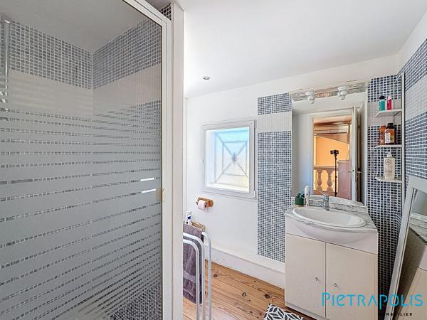 EXCLUSIVITÉ - VILLENEUVE LÈS BÉZIERS : Sur une parcelle de 664m², Villa T5 140m², piscine, deux garages