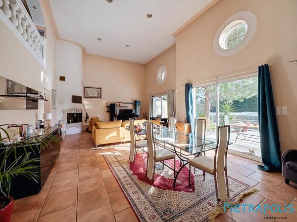 EXCLUSIVITÉ - VILLENEUVE LÈS BÉZIERS : Sur une parcelle de 664m², Villa T5 140m², piscine, deux garages