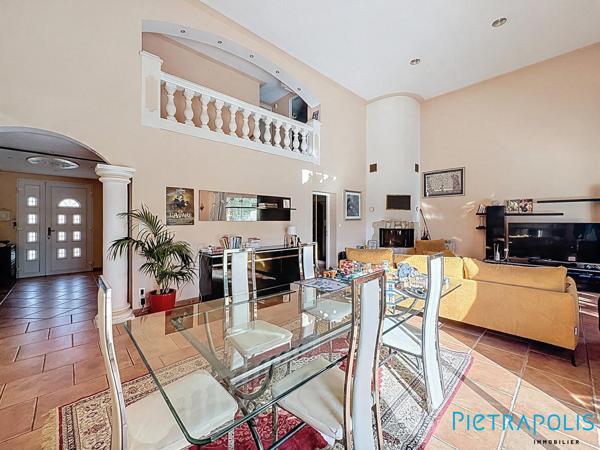 EXCLUSIVITÉ - VILLENEUVE LÈS BÉZIERS : Sur une parcelle de 664m², Villa T5 140m², piscine, deux garages