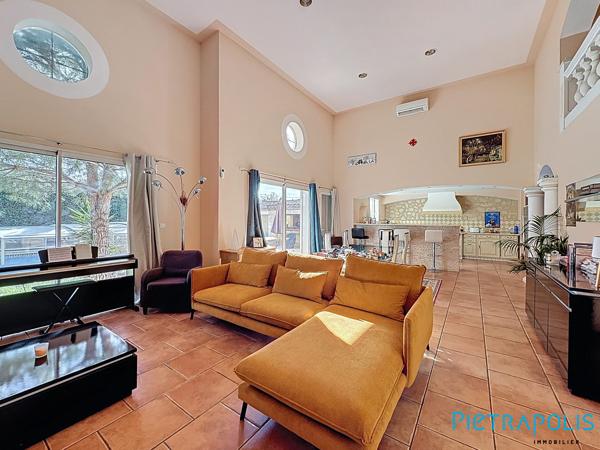 EXCLUSIVITÉ - VILLENEUVE LÈS BÉZIERS : Sur une parcelle de 664m², Villa T5 140m², piscine, deux garages