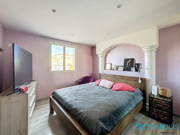 EXCLUSIVITÉ - VILLENEUVE LÈS BÉZIERS : Sur une parcelle de 664m², Villa T5 140m², piscine, deux garages