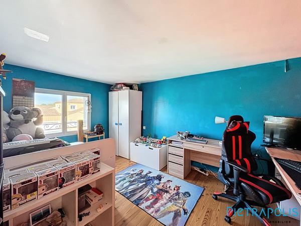 EXCLUSIVITÉ - VILLENEUVE LÈS BÉZIERS : Sur une parcelle de 664m², Villa T5 140m², piscine, deux garages