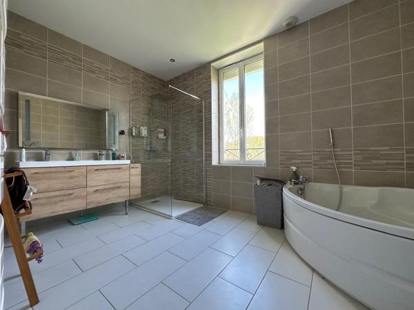 Colayrac-Saint-Cirq (47450) MAISON 182 M2 HABITABLES, 4464 M2 DE TERRAIN, PISCINE ET DEPENDANCE
