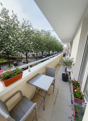 A vendre Appartement Guyancourt Quartier Villaroy 4 pièce(s) 82.95 m2, balcon, excellent état !
