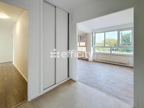 Appartement
         4 pièces
        - 91 m² 198 500 € *