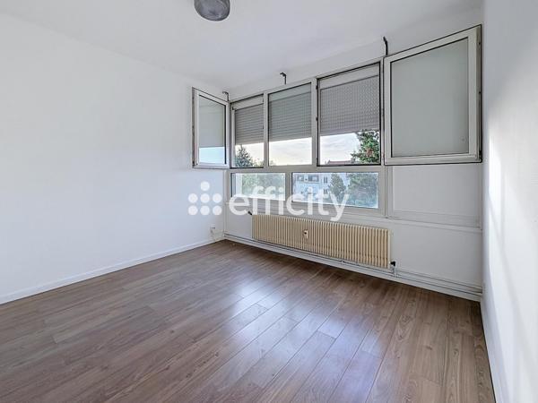 Appartement
         4 pièces
        - 91 m² 198 500 € *