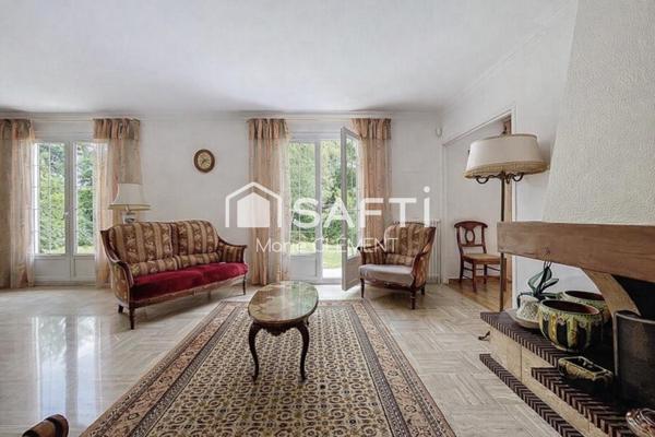 Maison 141 m2, terrain de 460 m2, trois chambres et garage